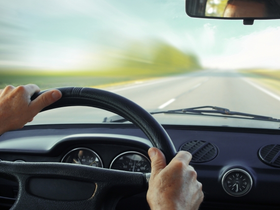 Apple bloqueará tu iPhone mientras conduces para evitar accidentes y distracciones al volante